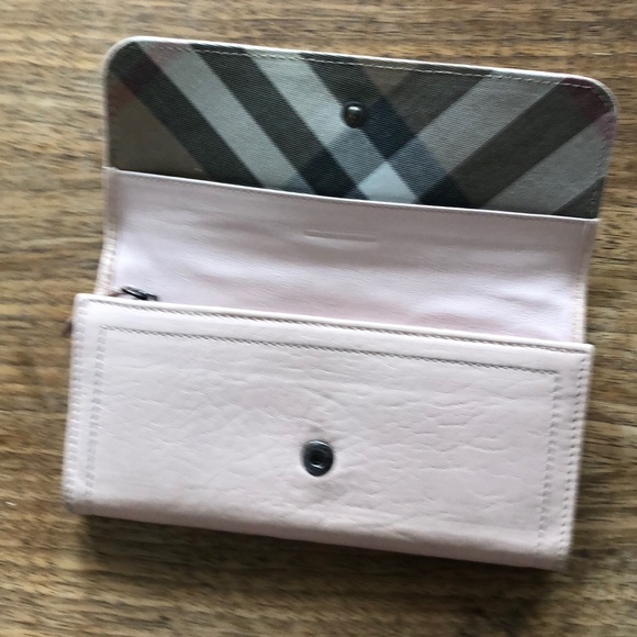 Pink Burberry wallet only used once or twice! - Picture 3 of 6